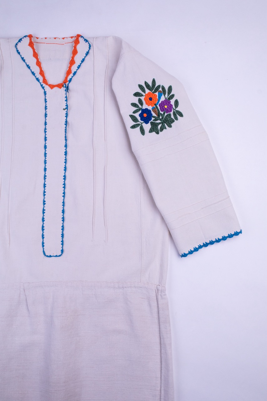 Жіноча вишита сорочка